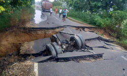सहारनपुर में भूस्खलन : रुड़की-देवबंद मार्ग पर जमीन धसने से टैंकर जमीन में समाया