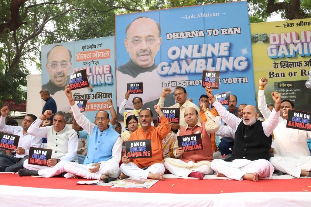 Vijay Goel Leads Protest at Jantar Mantar