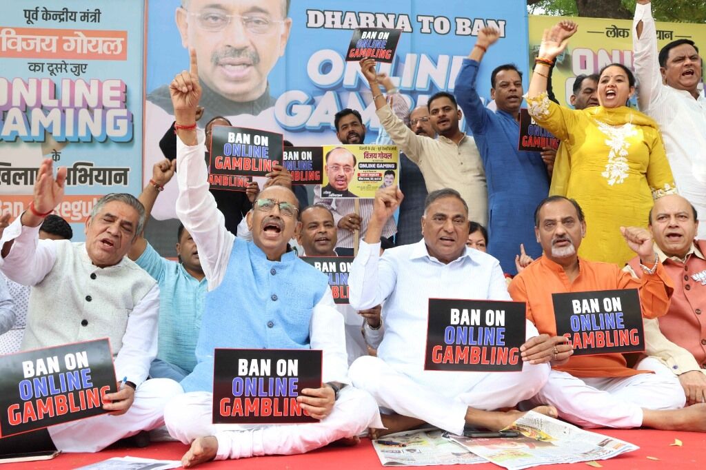 Vijay Goel Leads Protest at Jantar Mantar