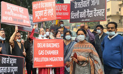 Vijay Goel Protests at ITO, Slams Kejriwal Government for Failing to Tackle Pollution